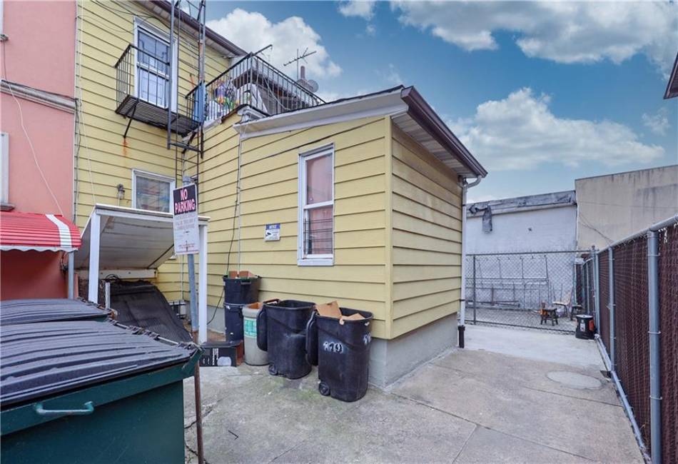 33 Avenue U, Brooklyn, New York 11223, ,Mixed Use,For Sale,Avenue U,480549