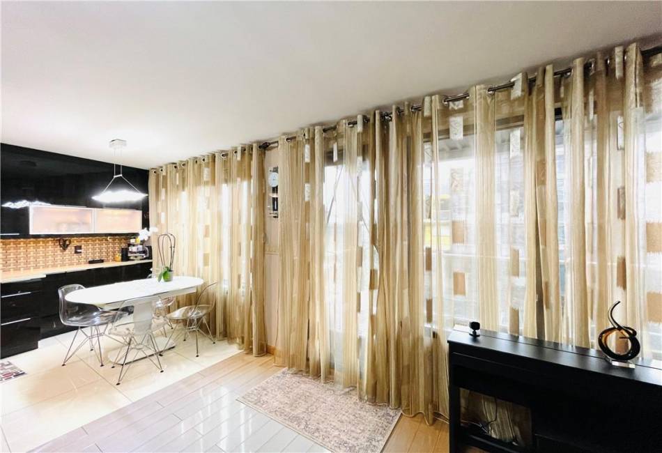 2830 Brighton 3rd Street, Brooklyn, New York 11235, 3 Bedrooms Bedrooms, ,2 BathroomsBathrooms,Residential,For Sale,Brighton 3rd,480797