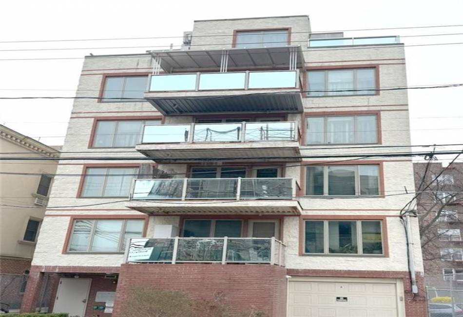 2830 Brighton 3rd Street, Brooklyn, New York 11235, 3 Bedrooms Bedrooms, ,2 BathroomsBathrooms,Residential,For Sale,Brighton 3rd,480797