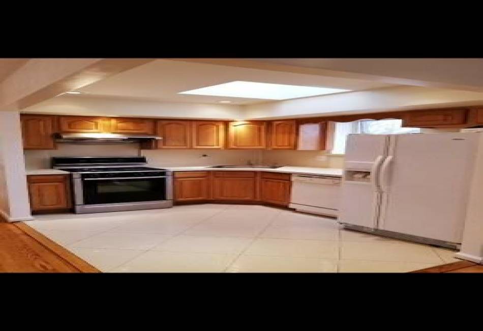 284 Dahlgren Place, Brooklyn, New York 11228, 9 Bedrooms Bedrooms, ,3 BathroomsBathrooms,Residential,For Sale,Dahlgren,480782