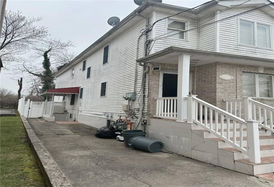 3360 Victory Boulevard, Staten Island, New York 10314, 4 Bedrooms Bedrooms, ,3 BathroomsBathrooms,Residential,For Sale,Victory,480905