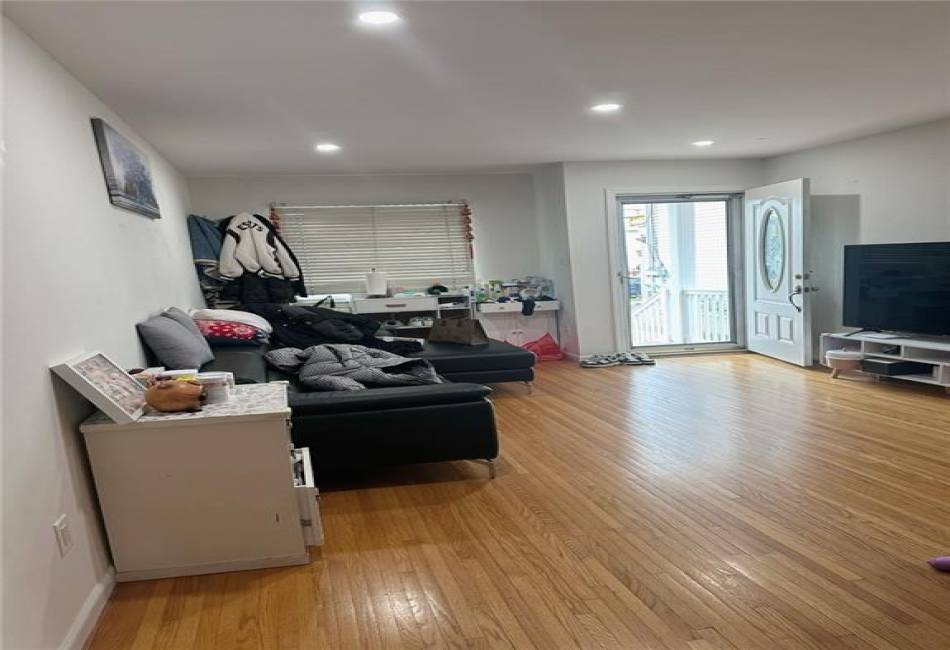 3360 Victory Boulevard, Staten Island, New York 10314, 4 Bedrooms Bedrooms, ,3 BathroomsBathrooms,Residential,For Sale,Victory,480905