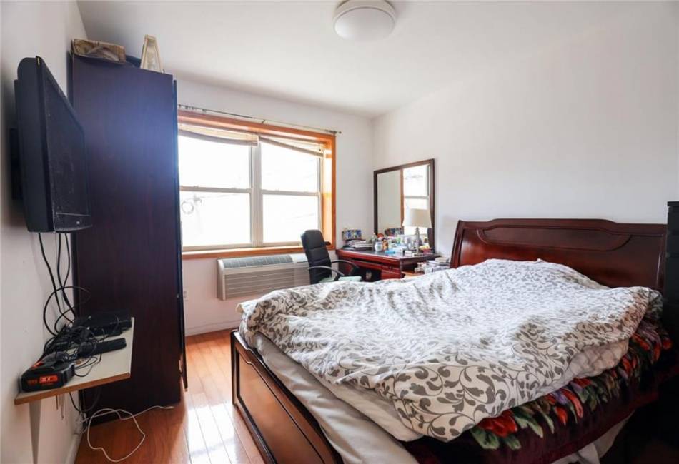 140 Avenue O, Brooklyn, New York 11204, 2 Bedrooms Bedrooms, ,2 BathroomsBathrooms,Residential,For Sale,Avenue O,481058