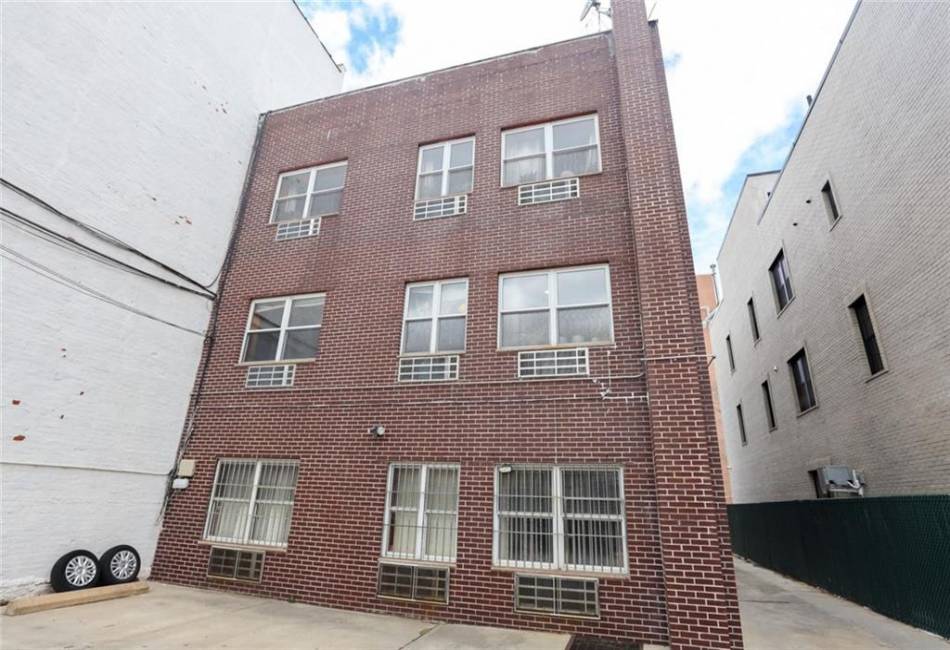 140 Avenue O, Brooklyn, New York 11204, 2 Bedrooms Bedrooms, ,2 BathroomsBathrooms,Residential,For Sale,Avenue O,481058