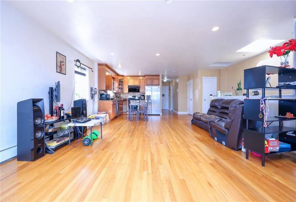 225 Avenue W, Brooklyn, New York 11223, 2 Bedrooms Bedrooms, ,2 BathroomsBathrooms,Residential,For Sale,Avenue W,481162