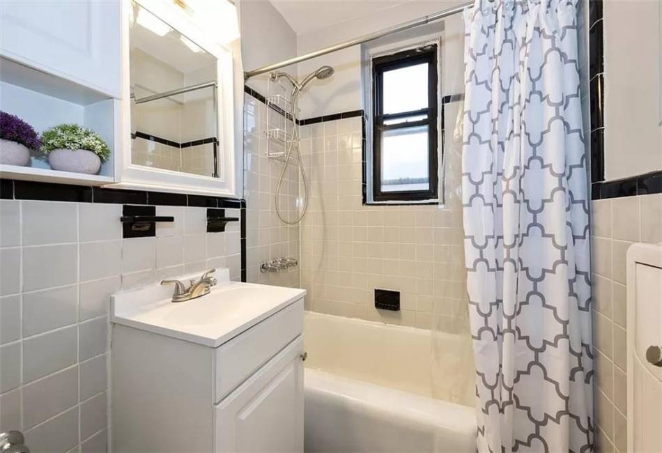 2229 Knapp Street, Brooklyn, New York 11229, 2 Bedrooms Bedrooms, ,1 BathroomBathrooms,Residential,For Sale,Knapp,481245