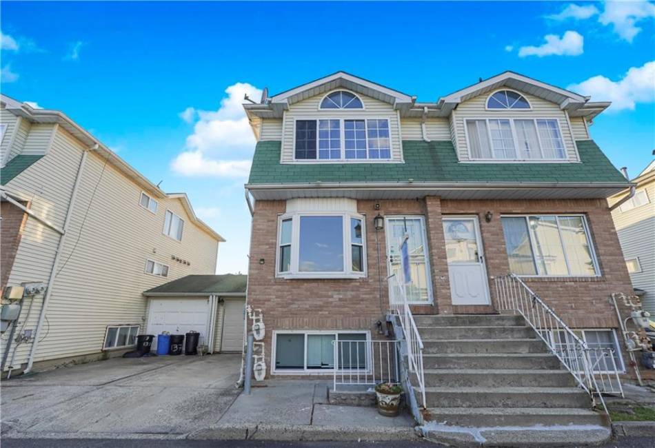 133 Woodcutters Lane, Staten Island, New York 10306, 4 Bedrooms Bedrooms, ,3 BathroomsBathrooms,Residential,For Sale,Woodcutters,481365