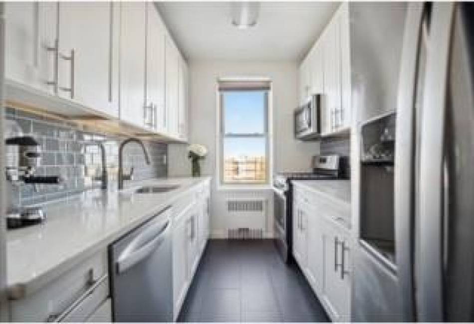 9425 Shore Road, Brooklyn, New York 11209, 2 Bedrooms Bedrooms, ,2 BathroomsBathrooms,Residential,For Sale,Shore,481387