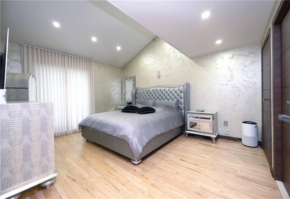 1950 Bergen Avenue, Brooklyn, New York 11234, 3 Bedrooms Bedrooms, ,3 BathroomsBathrooms,Residential,For Sale,Bergen,481419