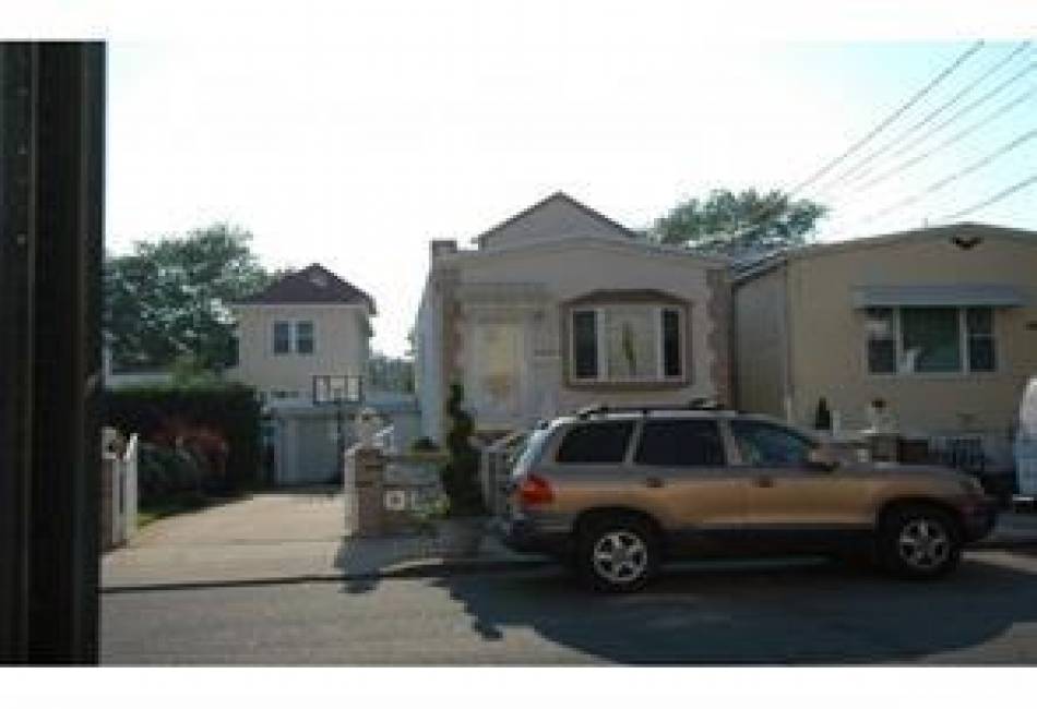 472 Lake Street, Brooklyn, New York 11223, 3 Bedrooms Bedrooms, ,2 BathroomsBathrooms,Residential,For Sale,Lake,481482
