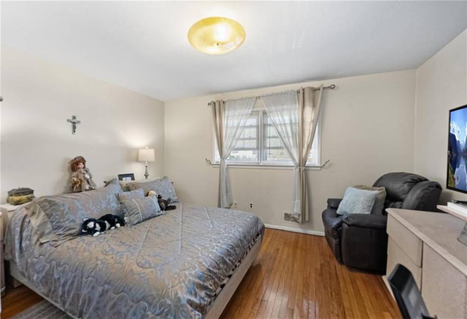 86 Oneida Avenue, Staten Island, New York 10301, 3 Bedrooms Bedrooms, ,2 BathroomsBathrooms,Residential,For Sale,Oneida,481522