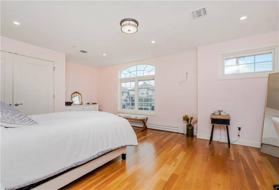 21 Sprague Avenue, Staten Island, New York 10307, 6 Bedrooms Bedrooms, ,4 BathroomsBathrooms,Residential,For Sale,Sprague,481535