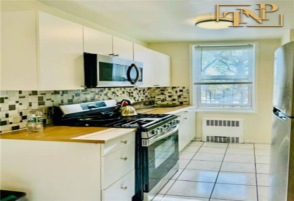 2461 29th Street, Brooklyn, New York 11235, 1 Bedroom Bedrooms, ,1 BathroomBathrooms,Residential,For Sale,29th,481539