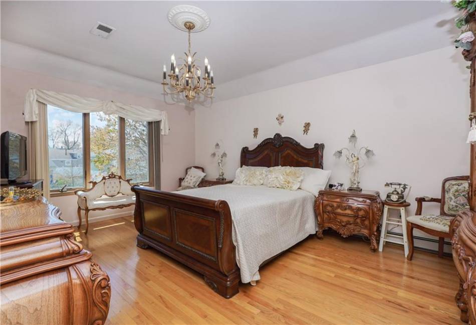 385 Thomas Street, Staten Island, New York 10306, 4 Bedrooms Bedrooms, ,4 BathroomsBathrooms,Residential,For Sale,Thomas,481591