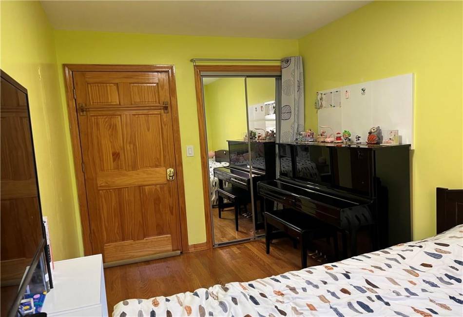 143 Avenue O, Brooklyn, New York 11204, 2 Bedrooms Bedrooms, ,2 BathroomsBathrooms,Residential,For Sale,Avenue O,481662