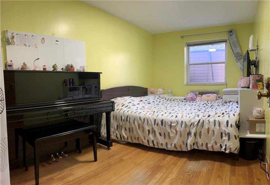 143 Avenue O, Brooklyn, New York 11204, 2 Bedrooms Bedrooms, ,2 BathroomsBathrooms,Residential,For Sale,Avenue O,481662