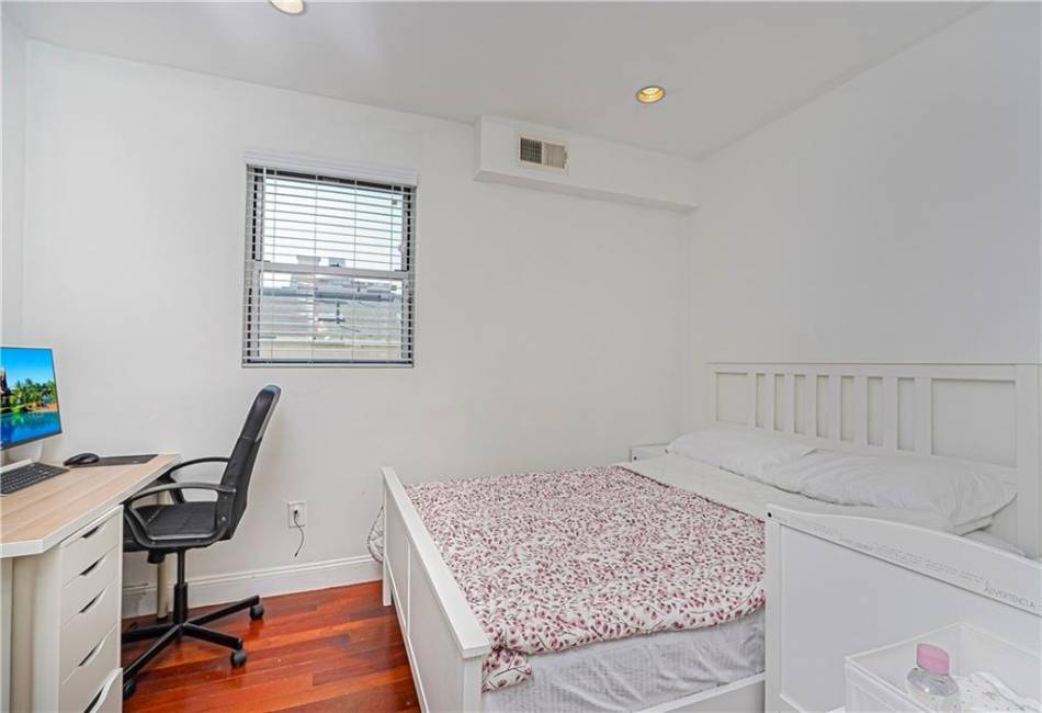 137 West End Avenue, Brooklyn, New York 11235, 1 Bedroom Bedrooms, ,1 BathroomBathrooms,Residential,For Sale,West End,481669