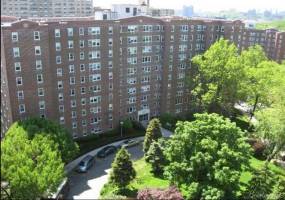60 Knolls Crescent, Bronx, New York 10463, 2 Bedrooms Bedrooms, ,1 BathroomBathrooms,Residential,For Sale,Knolls,481721