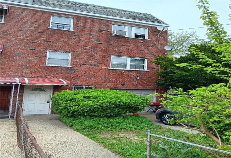 1049 233rd Street, Bronx, New York 10466, 3 Bedrooms Bedrooms, ,3 BathroomsBathrooms,Residential,For Sale,233rd,481804