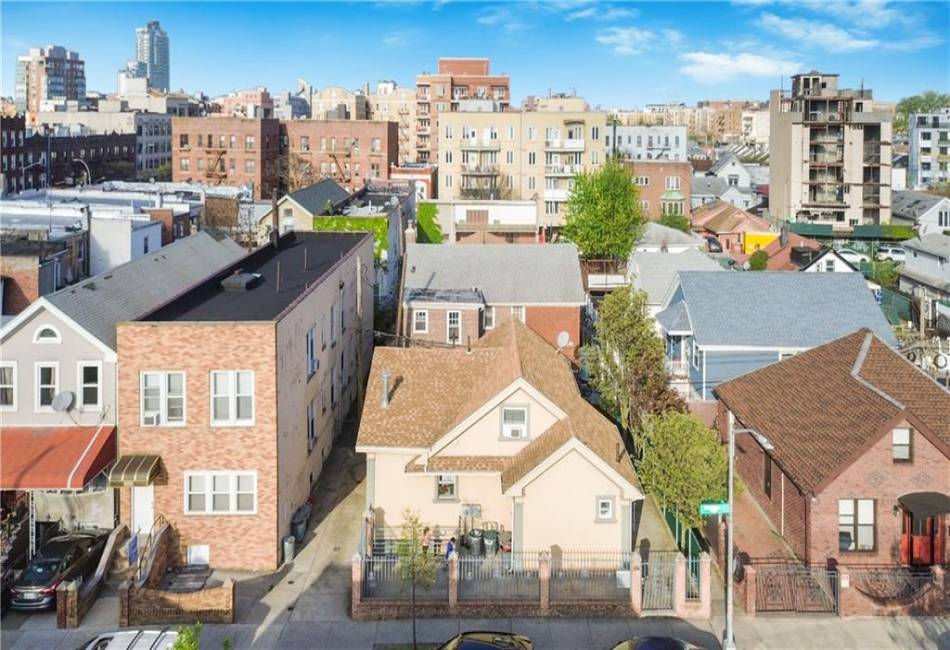 2917 Brighton 7th Street, Brooklyn, New York 11235, 4 Bedrooms Bedrooms, ,4 BathroomsBathrooms,Residential,For Sale,Brighton 7th,481834