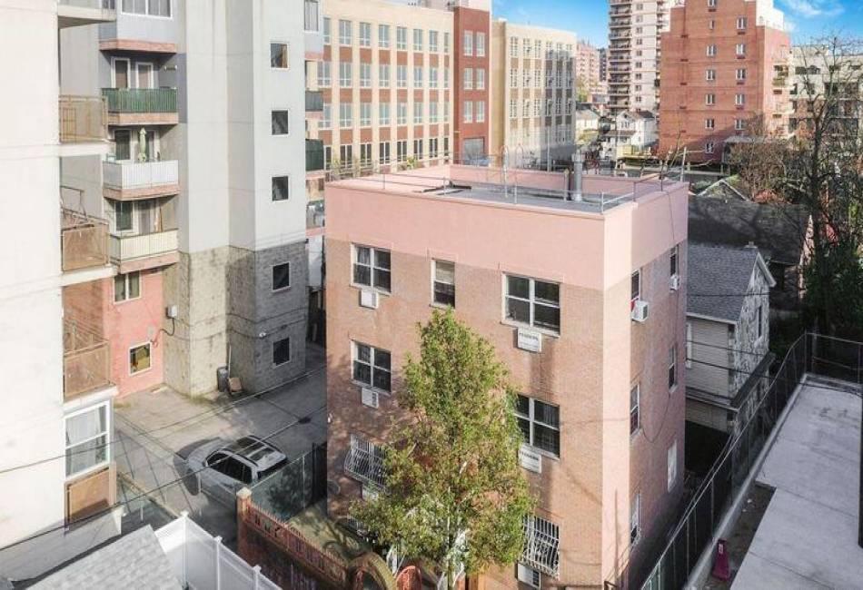 38 Brighton 5th Court, Brooklyn, New York 11235, 6 Bedrooms Bedrooms, ,3 BathroomsBathrooms,Residential,For Sale,Brighton 5th,481835