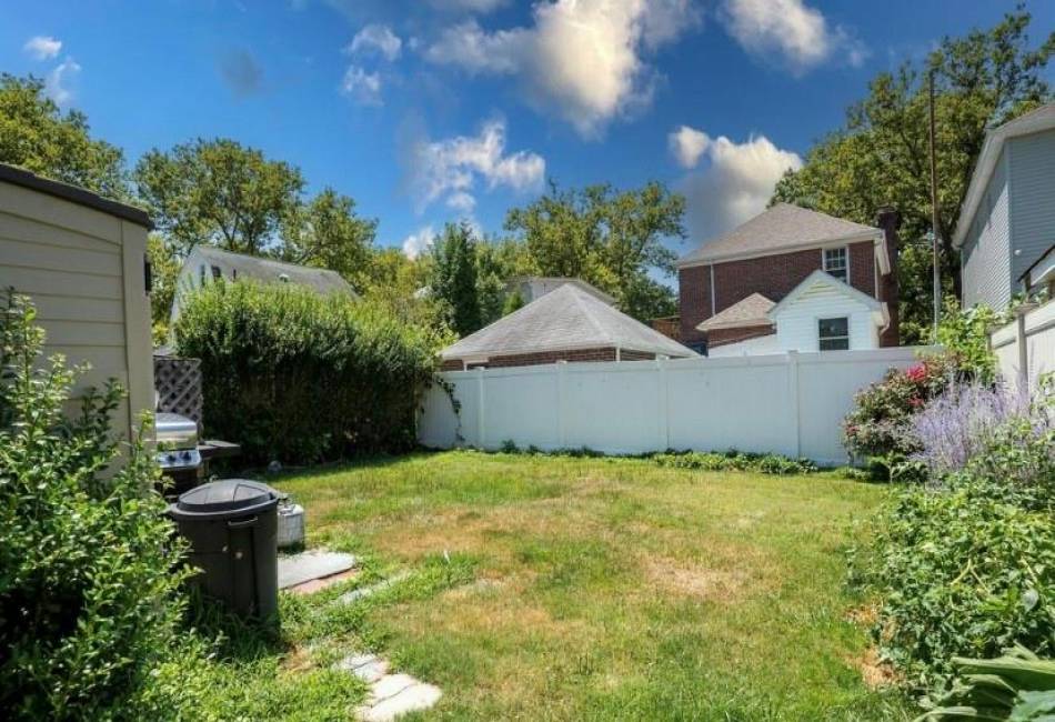 190 Burbank Avenue, State Island, New York 10306, 8 Bedrooms Bedrooms, ,4 BathroomsBathrooms,Residential,For Sale,Burbank,481877