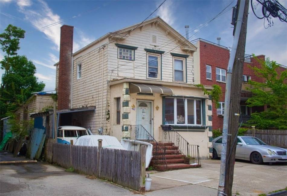 2740 23rd Street, Brooklyn, New York 11235, 2 Bedrooms Bedrooms, ,2 BathroomsBathrooms,Residential,For Sale,23rd,481931