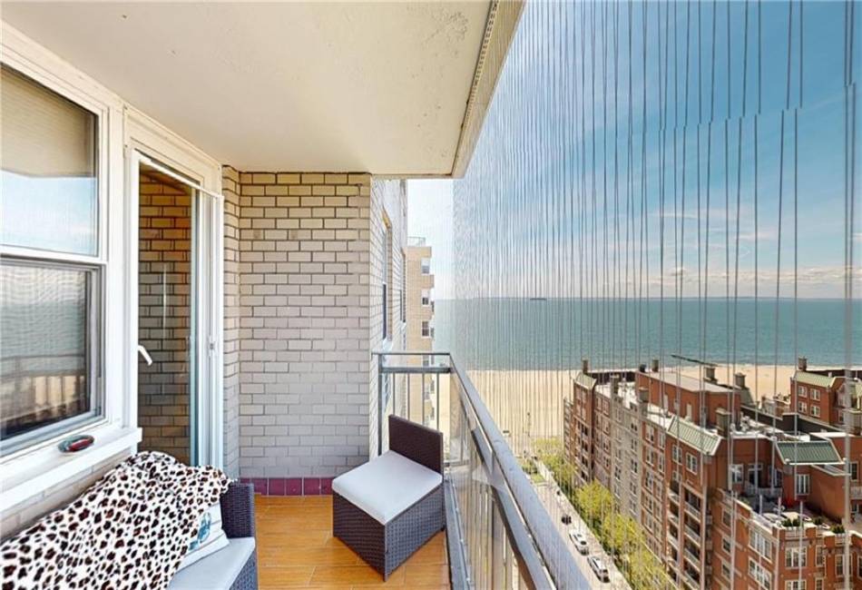 35 Seacoast Terrace, Brooklyn, New York 11235, 2 Bedrooms Bedrooms, ,2 BathroomsBathrooms,Residential,For Sale,Seacoast,482101