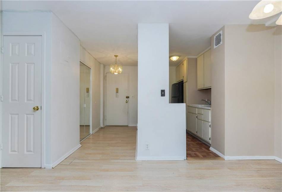 1100 Clove Road, Staten Island, New York 10301, 1 Bedroom Bedrooms, ,1 BathroomBathrooms,Residential,For Sale,Clove,482119