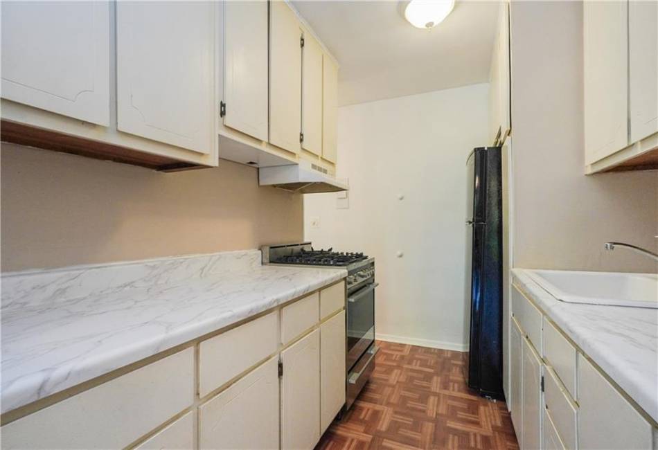 1100 Clove Road, Staten Island, New York 10301, 1 Bedroom Bedrooms, ,1 BathroomBathrooms,Residential,For Sale,Clove,482119