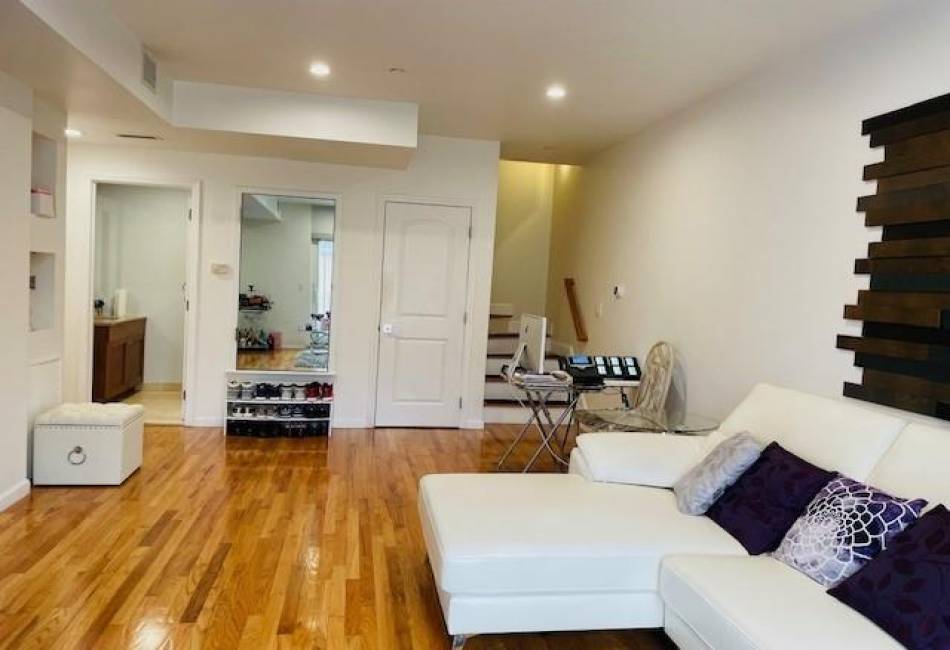 1511 Royce Street, Brooklyn, New York 11234, 2 Bedrooms Bedrooms, ,3 BathroomsBathrooms,Residential,For Sale,Royce,482213