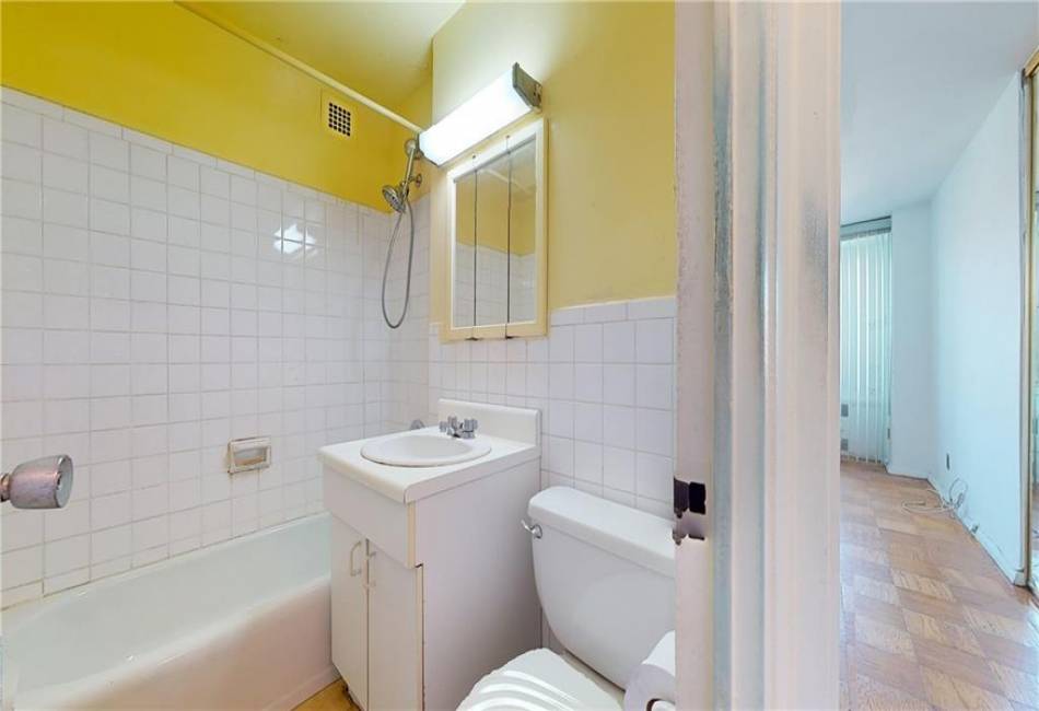 35 Seacoast Terrace, Brooklyn, New York 11235, 1 Bedroom Bedrooms, ,1 BathroomBathrooms,Residential,For Sale,Seacoast,482368