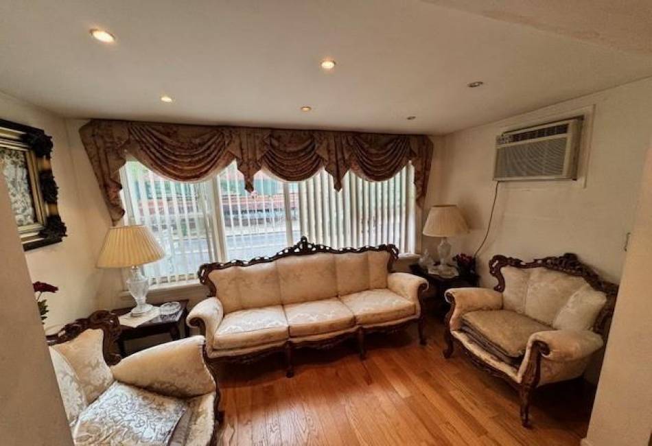 409 92nd Street, Brooklyn, New York 11209, 3 Bedrooms Bedrooms, ,3 BathroomsBathrooms,Residential,For Sale,92nd,483535
