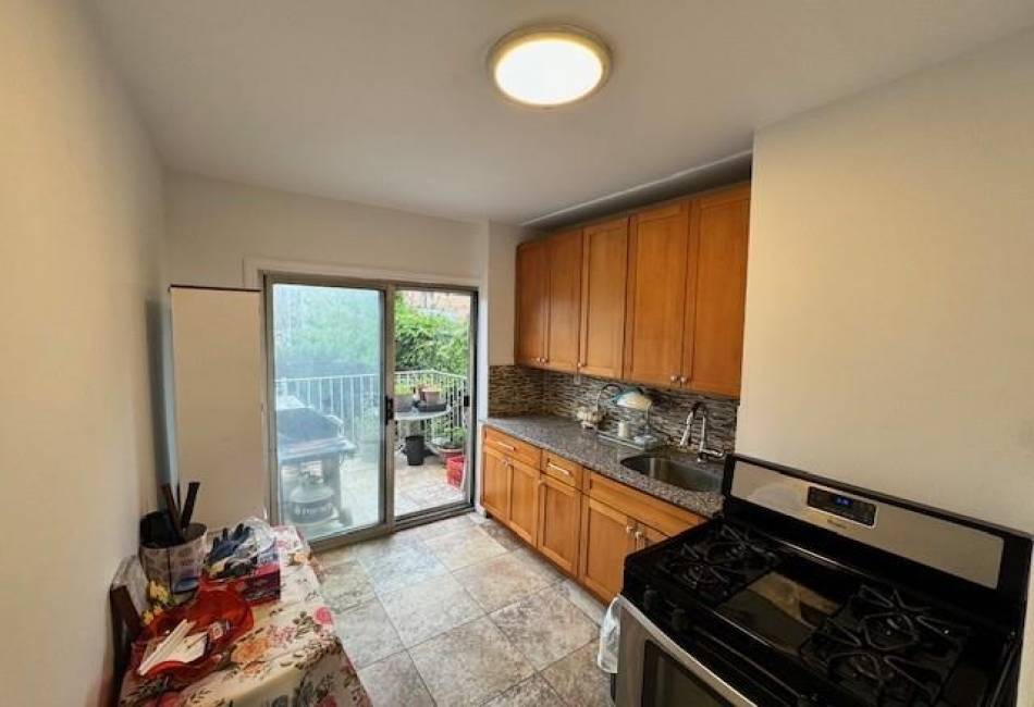 409 92nd Street, Brooklyn, New York 11209, 3 Bedrooms Bedrooms, ,3 BathroomsBathrooms,Residential,For Sale,92nd,483535