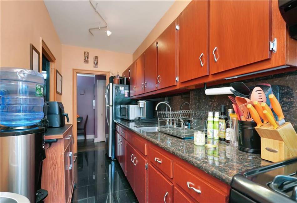 9524 Fort Hamilton Parkway, Brooklyn, New York 11209, 2 Bedrooms Bedrooms, ,1 BathroomBathrooms,Residential,For Sale,Fort Hamilton,483510