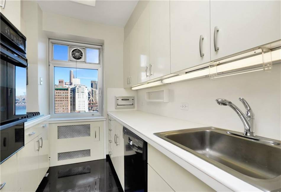 25 Sutton Place, New York, New York 10022, 2 Bedrooms Bedrooms, ,2 BathroomsBathrooms,Residential,For Sale,Sutton,479506