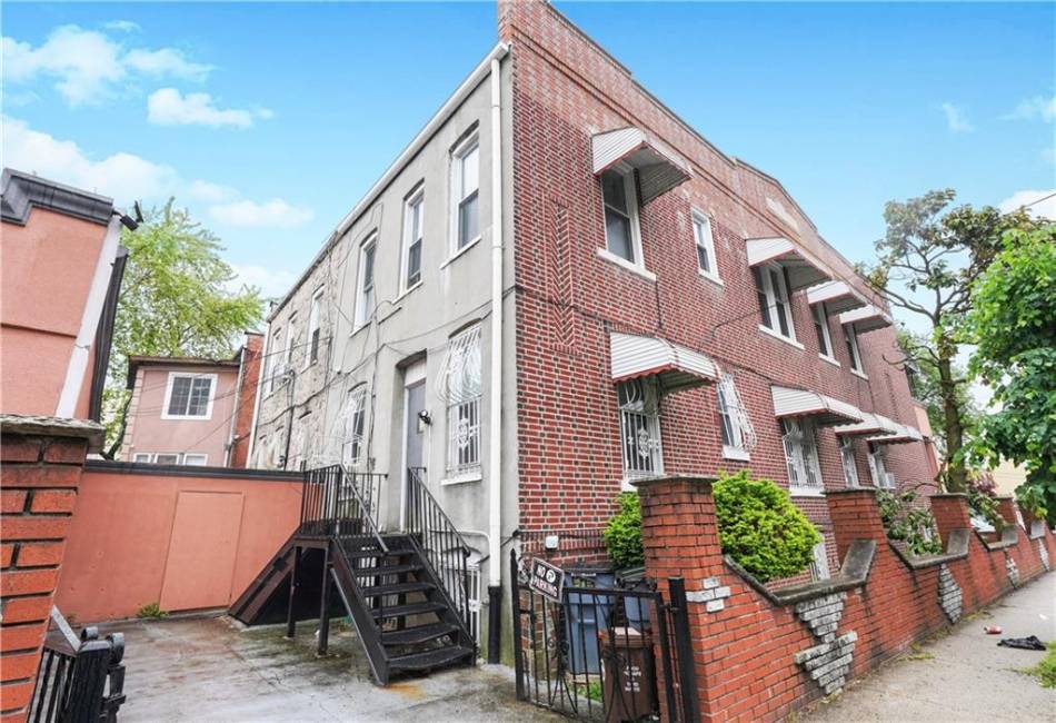 121 Riverdale Avenue, Brooklyn, New York 11212, 6 Bedrooms Bedrooms, ,3 BathroomsBathrooms,Residential,For Sale,Riverdale,482263