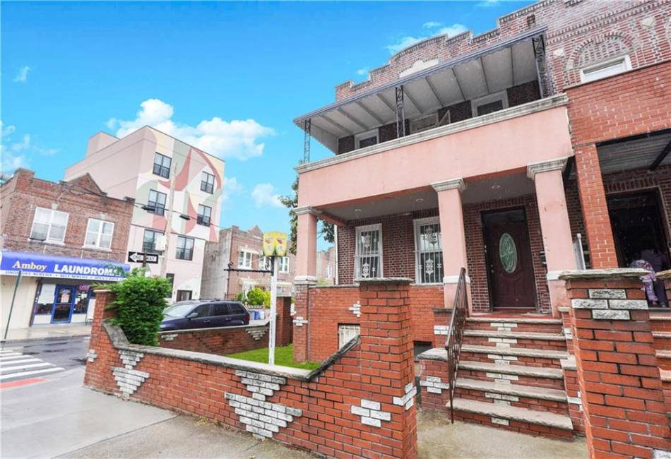 121 Riverdale Avenue, Brooklyn, New York 11212, 6 Bedrooms Bedrooms, ,3 BathroomsBathrooms,Residential,For Sale,Riverdale,482263