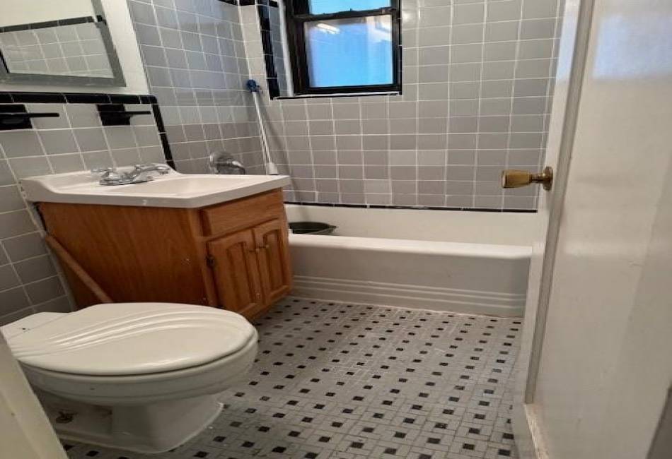 2271 Knapp Street, Brooklyn, New York 11229, 2 Bedrooms Bedrooms, ,1 BathroomBathrooms,Residential,For Sale,Knapp,483930