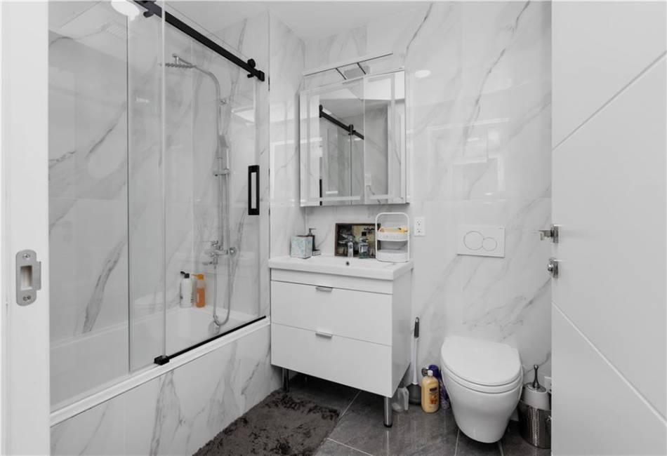 15 End Avenue, Brooklyn, New York 11235, 2 Bedrooms Bedrooms, ,2 BathroomsBathrooms,Residential,For Sale,End,483986
