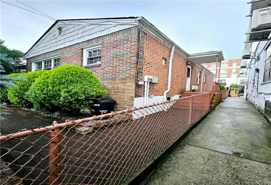 2421 1st Street, Brooklyn, New York 11223, 5 Bedrooms Bedrooms, ,2 BathroomsBathrooms,Residential,For Sale,1st,484290