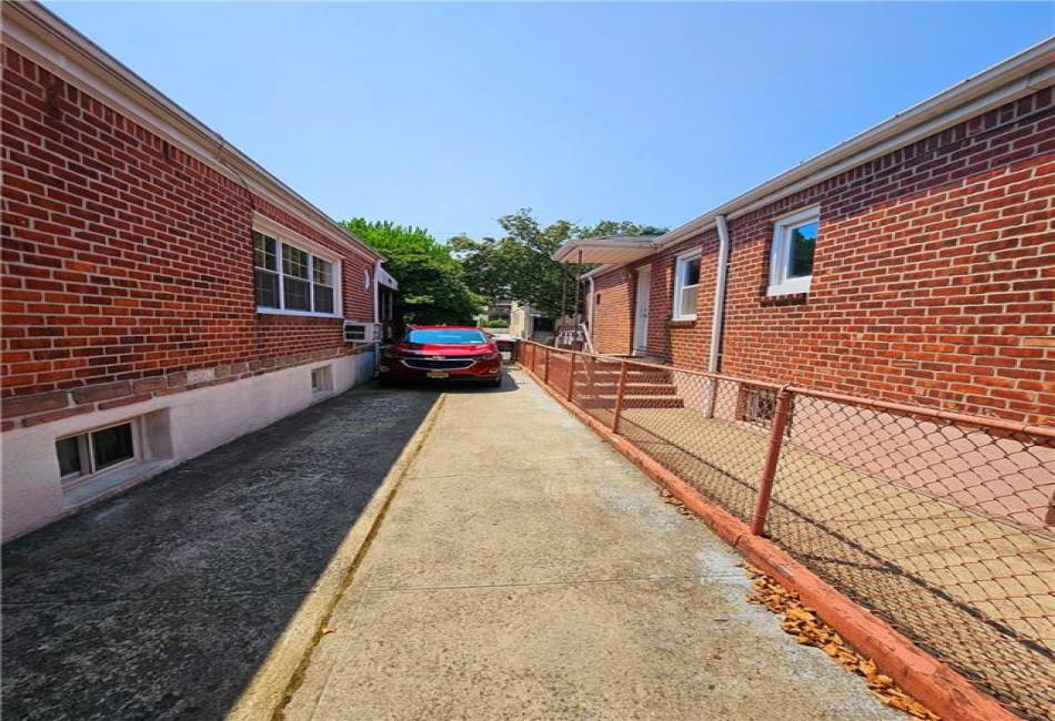 2421 1st Street, Brooklyn, New York 11223, 5 Bedrooms Bedrooms, ,2 BathroomsBathrooms,Residential,For Sale,1st,484290