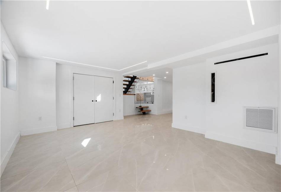 2245 65th Street, Brooklyn, New York 11234, 6 Bedrooms Bedrooms, ,4 BathroomsBathrooms,Residential,For Sale,65th,479549