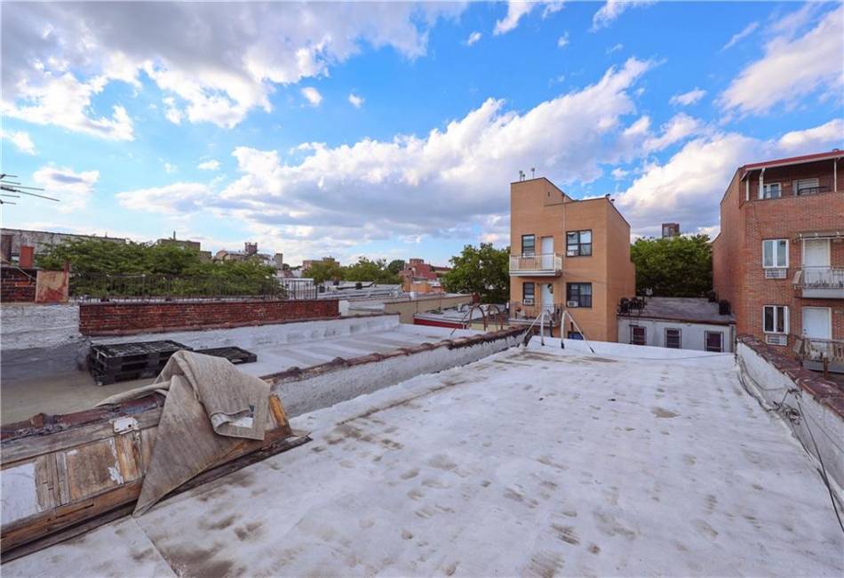 771 52nd Street, Brooklyn, New York 11220, 11 Bedrooms Bedrooms, ,7 BathroomsBathrooms,Residential,For Sale,52nd,484328