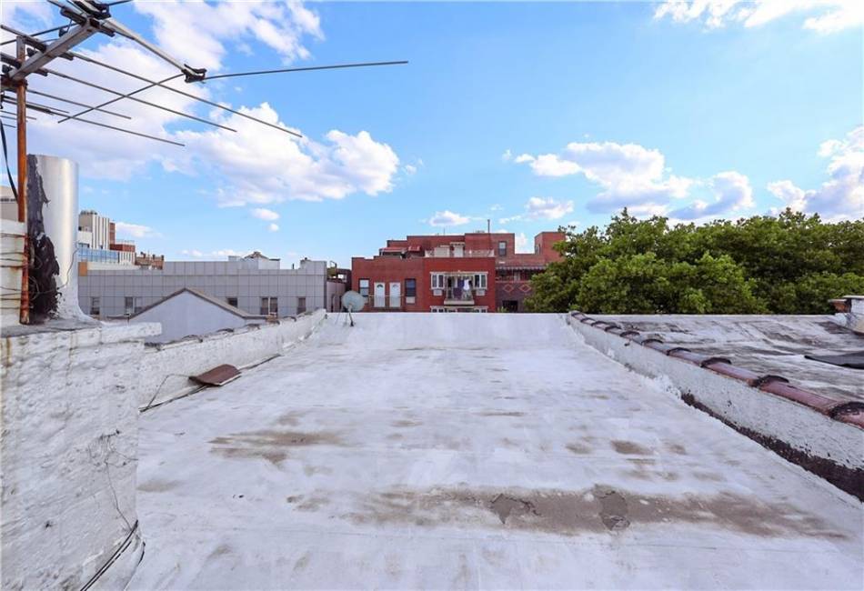 771 52nd Street, Brooklyn, New York 11220, 11 Bedrooms Bedrooms, ,7 BathroomsBathrooms,Residential,For Sale,52nd,484328