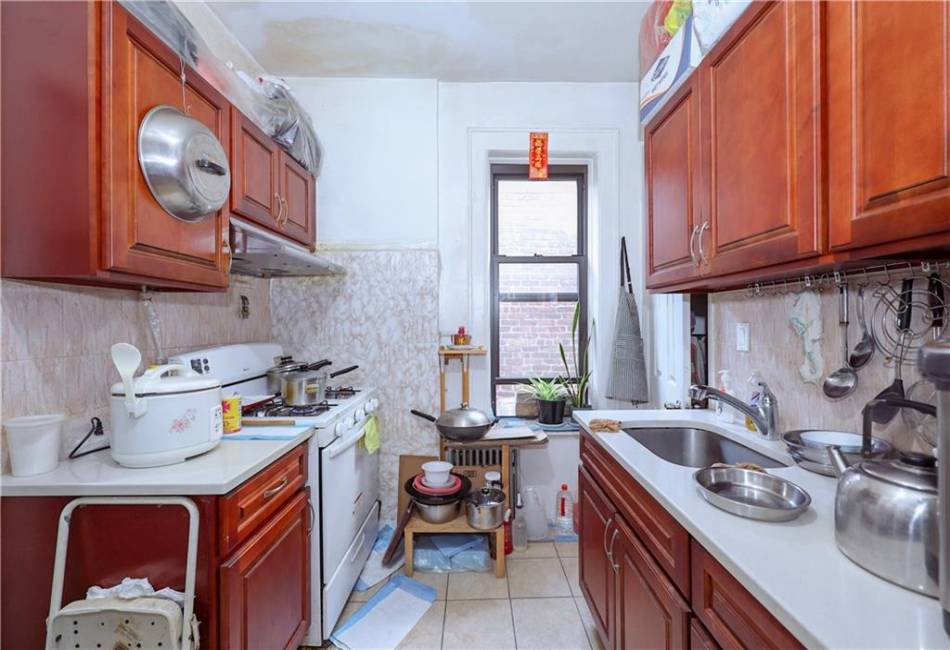 771 52nd Street, Brooklyn, New York 11220, 11 Bedrooms Bedrooms, ,7 BathroomsBathrooms,Residential,For Sale,52nd,484328