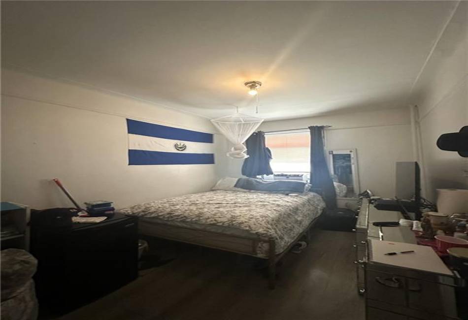 165 28th Avenue, Brooklyn, New York 11214, 8 Bedrooms Bedrooms, ,4 BathroomsBathrooms,Residential,For Sale,28th,484478
