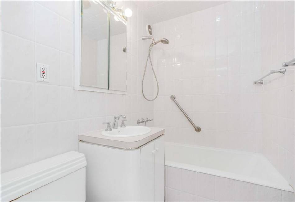 1530 8th Street, Brooklyn, New York 11230, 1 Bedroom Bedrooms, ,1 BathroomBathrooms,Residential,For Sale,8th,484426