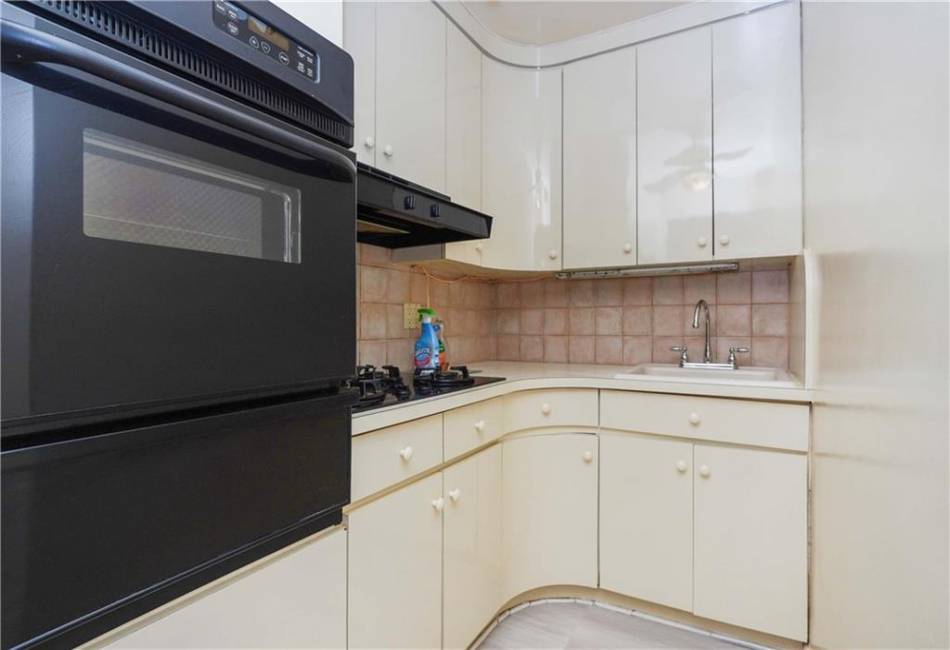 1530 8th Street, Brooklyn, New York 11230, 1 Bedroom Bedrooms, ,1 BathroomBathrooms,Residential,For Sale,8th,484426