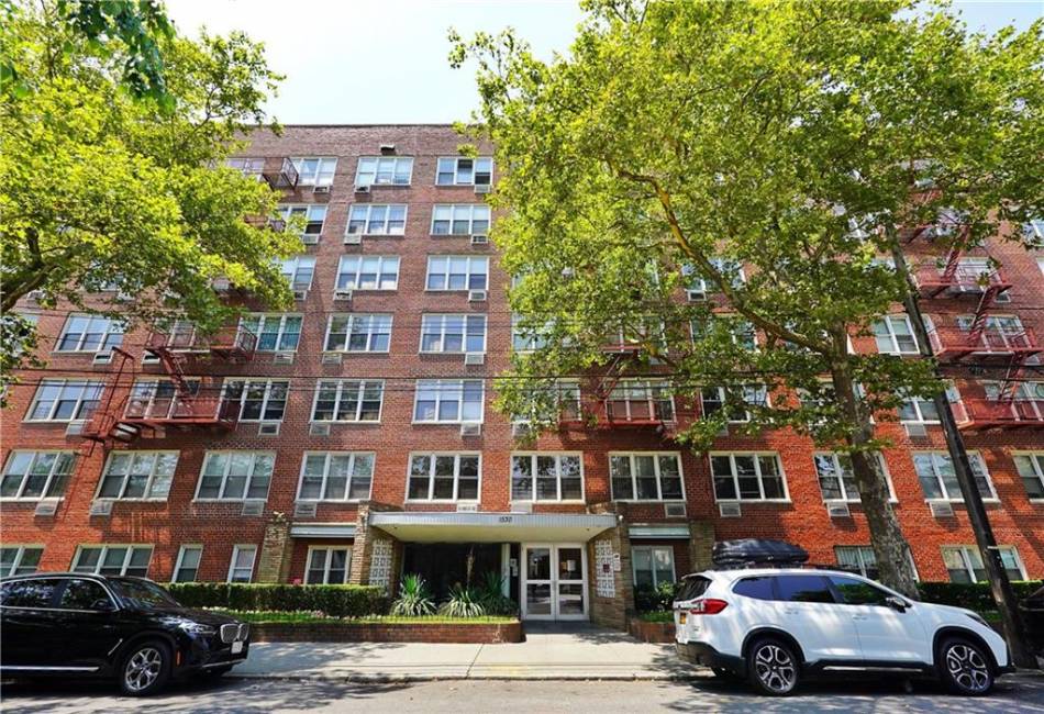 1530 8th Street, Brooklyn, New York 11230, 1 Bedroom Bedrooms, ,1 BathroomBathrooms,Residential,For Sale,8th,484426